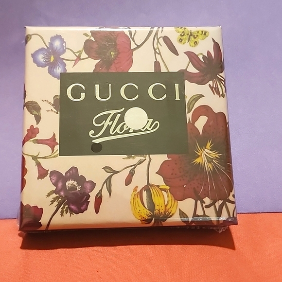 Gucci Accessories - Gucci Flora Compact mirror (brand new, sealed)